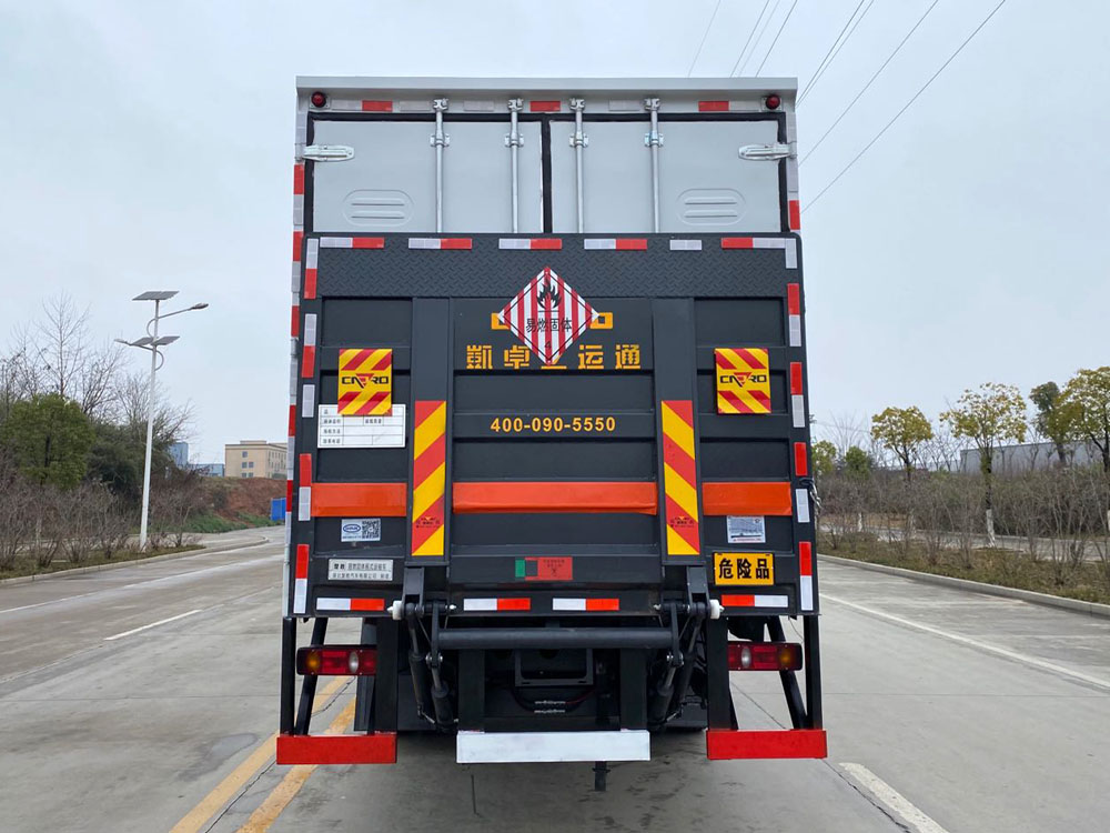 CSC5181XRGD6型易燃固體廂式運輸車